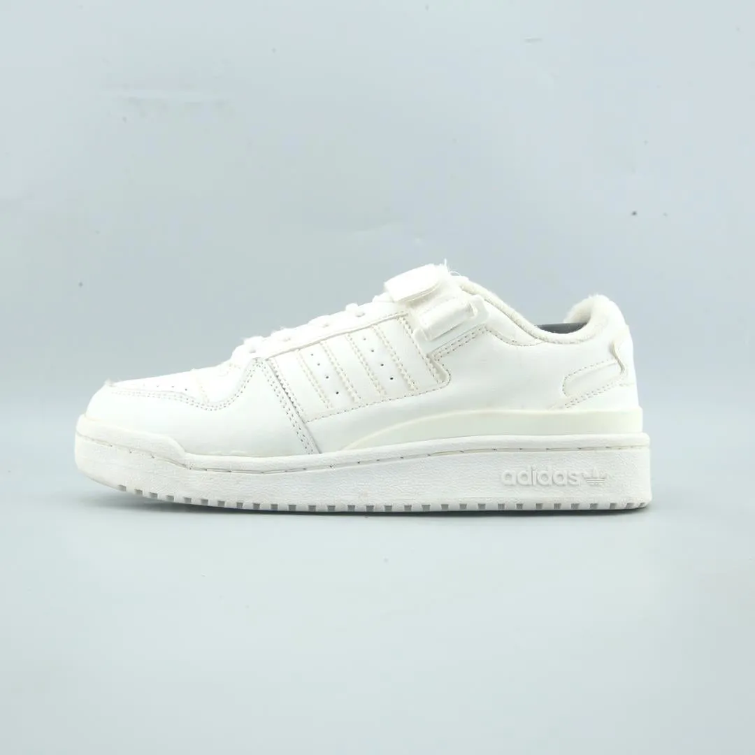 Smart Casual With Sport Shoes ADIDAS FORUM LOW