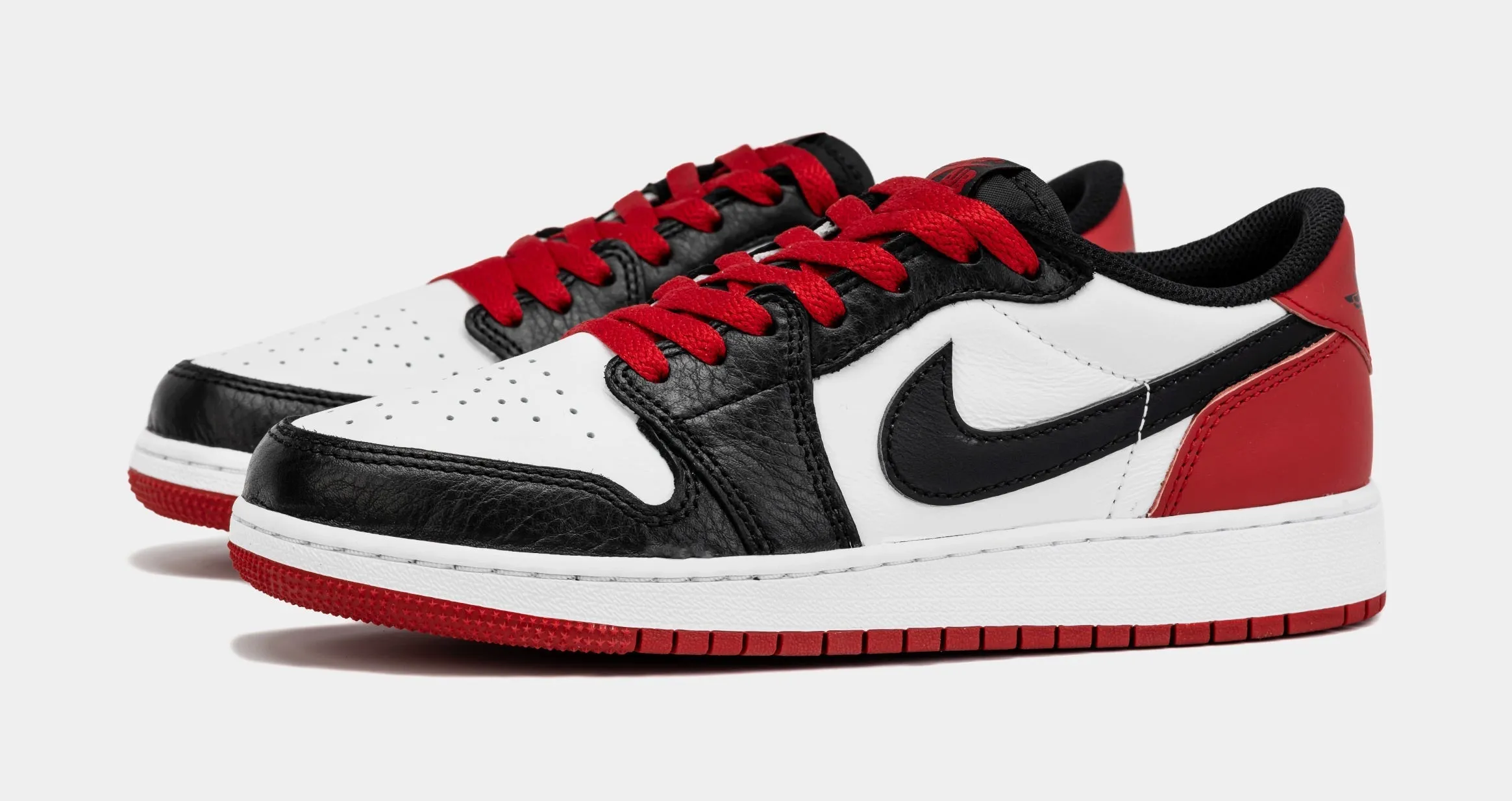 Air Jordan 1 Retro Low OG Black Toe Grade School Lifestyle Shoes (White/Red) Best Asics Shoes For Heavy Runners