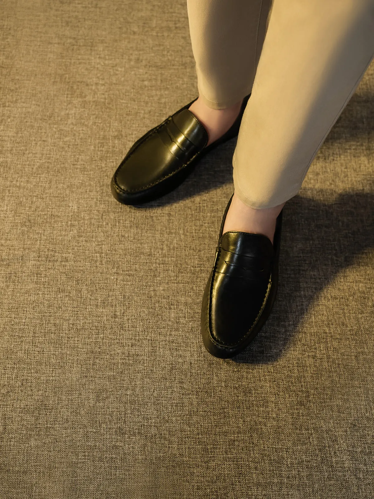 Men "NON" Woven Textured Slip On Casual Leather Moccasin Shoes Bunny Flat Shoes