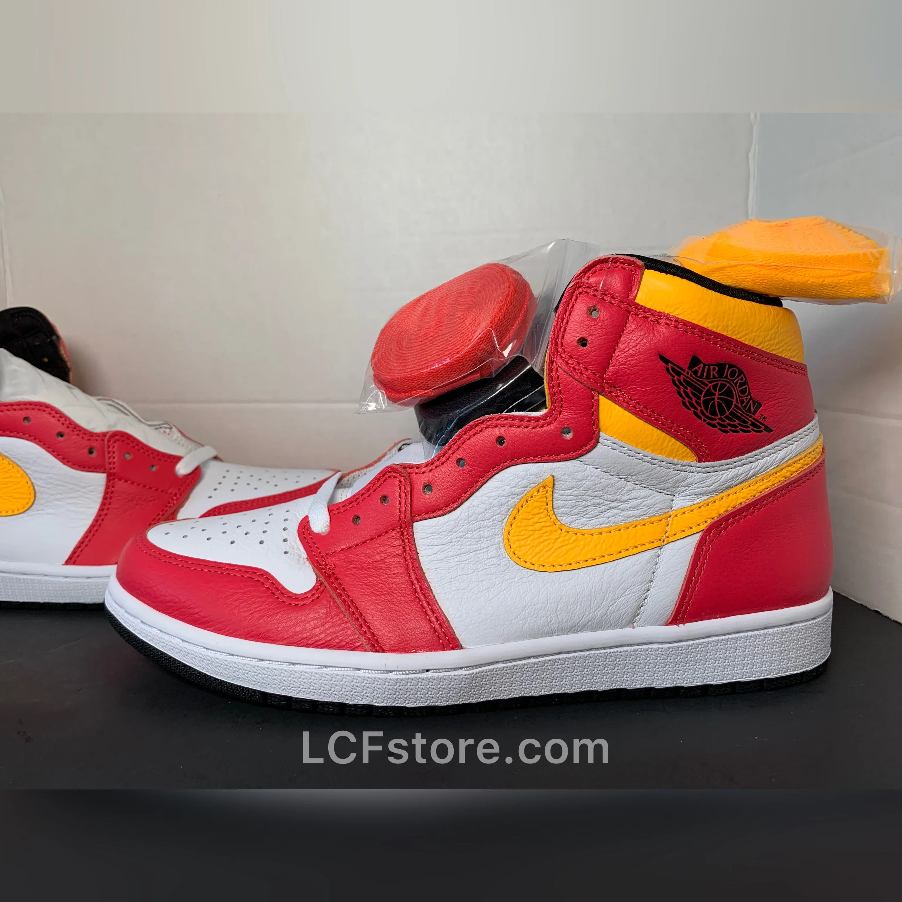 Asics 2e Running Shoes Nike Air Jordan 1 Retro High OG 'Light Fusion Red'