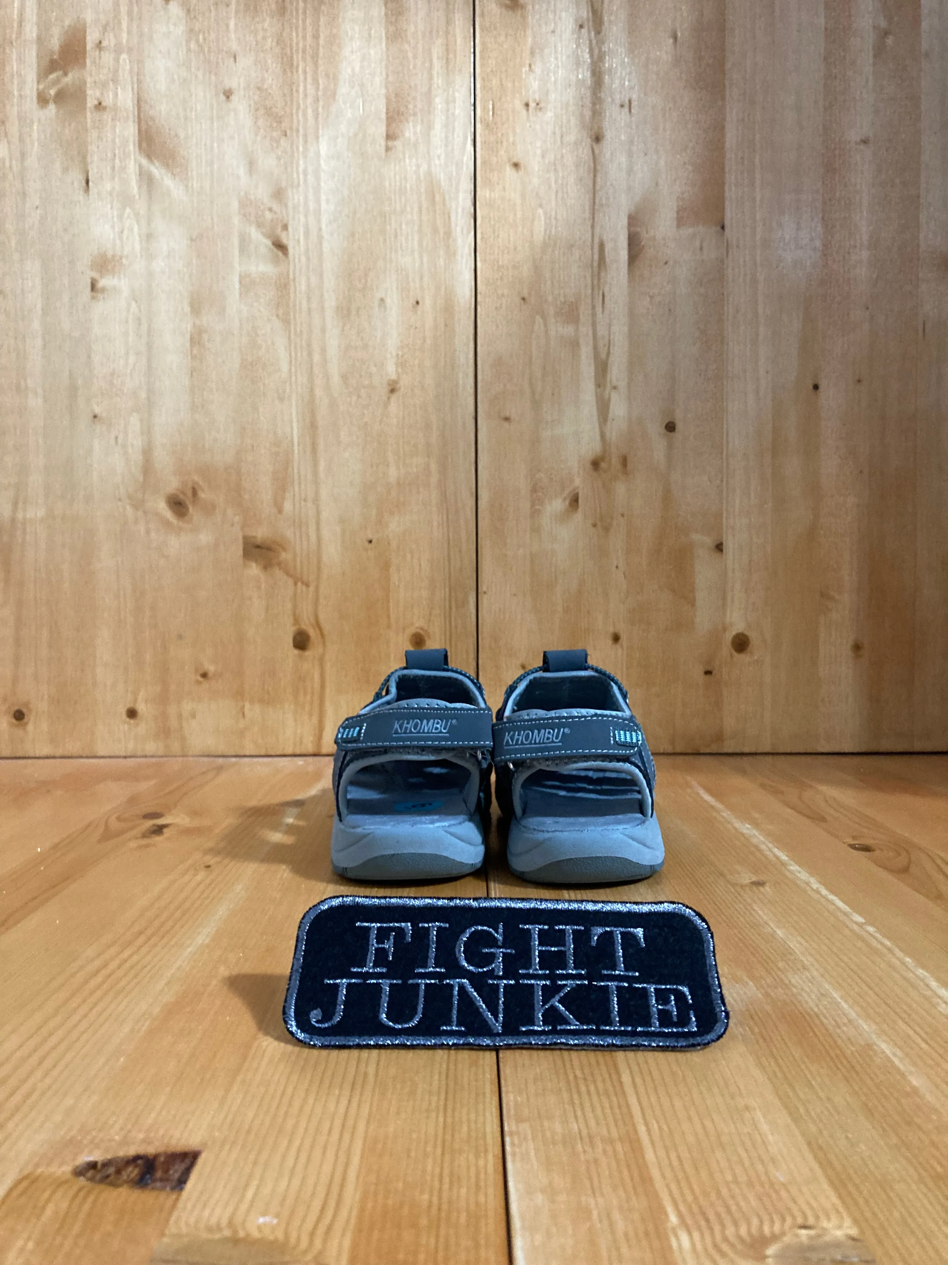 KHOBU CRYSTAL Women's Size 6M Water Sandals Gray Slip Waterproof Shoe Covers