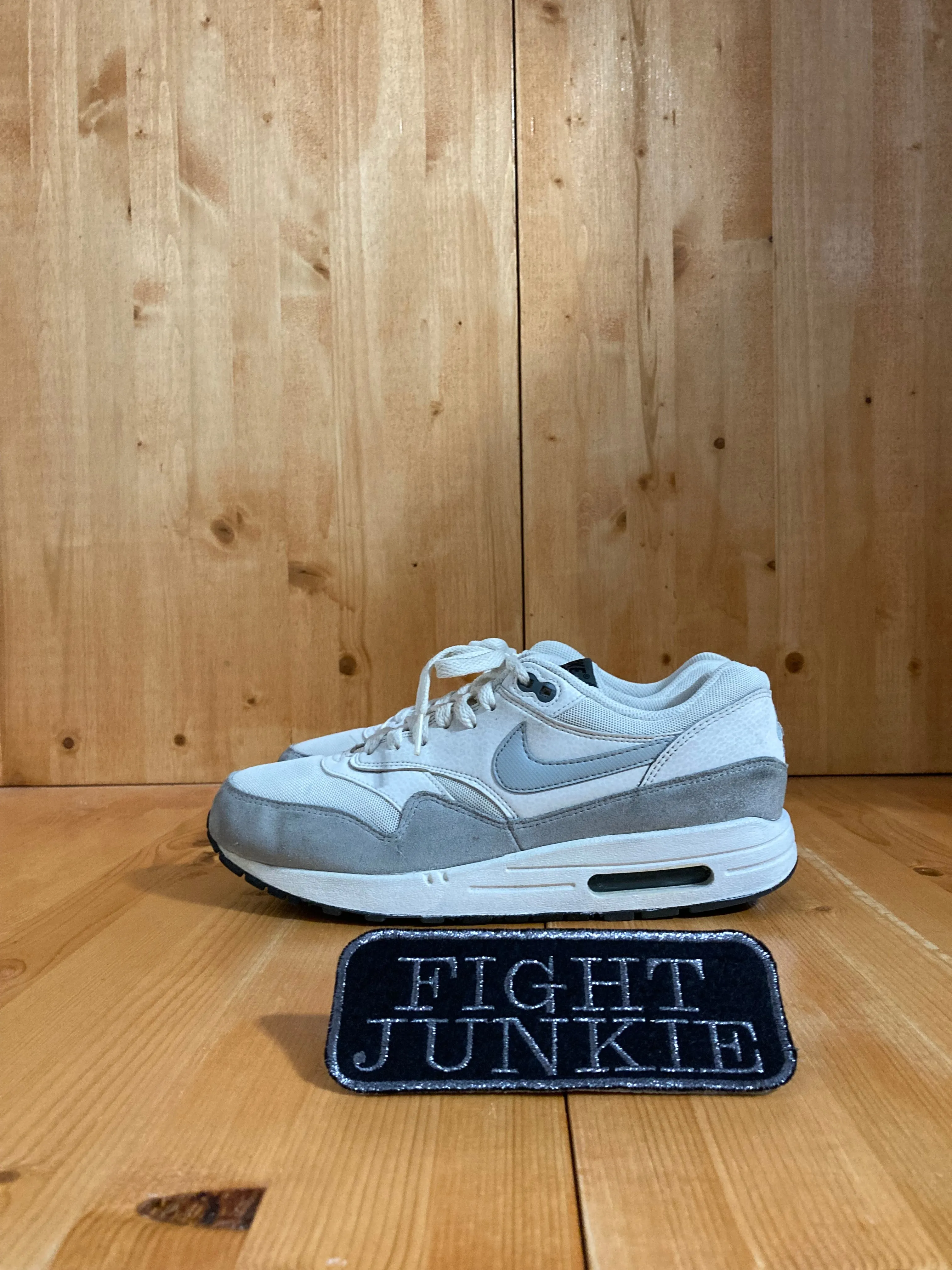 NIKE AIRMAX 1 ESSENTIAL Women Size 10 Shoes Sneakers White & Gray 599820-111 Asics Running Shoes Superblast