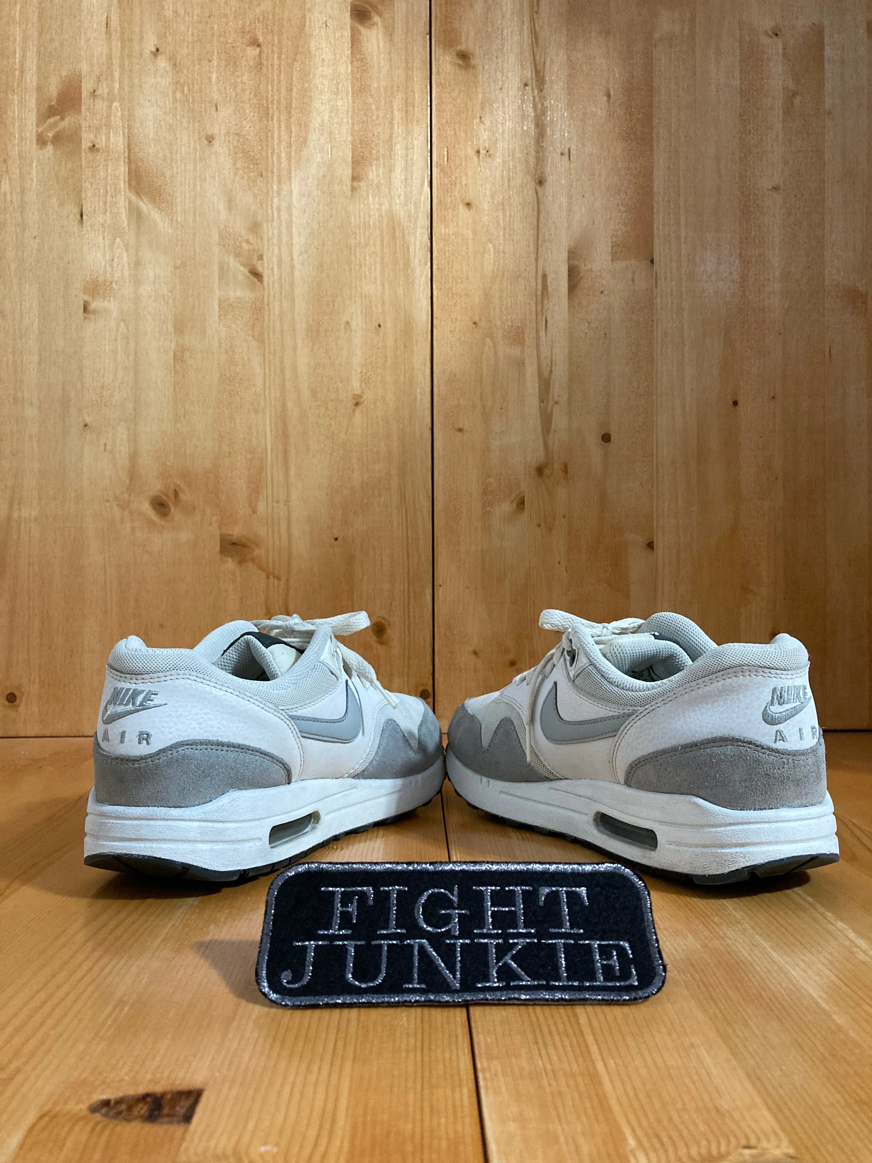 Asics Running Shoes Nimbus 25 NIKE AIRMAX 1 ESSENTIAL Women Size 10 Shoes Sneakers White & Gray 599820-111