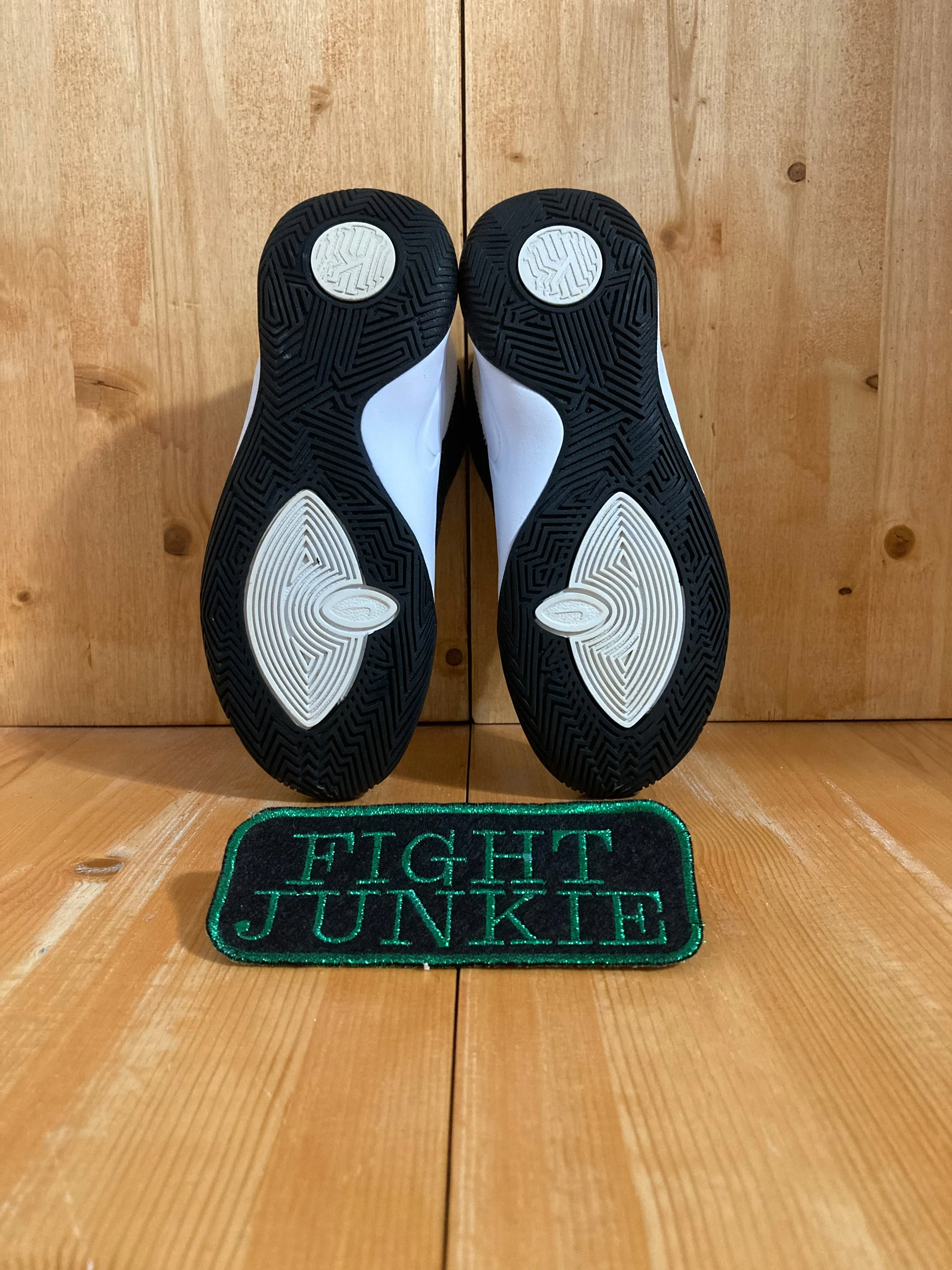 Asics Shoes Venture 9 NIKE  KYRIE FLYTRAP II 2 Youth Size 3 Shoes Sneakers Black & White AQ3413-001