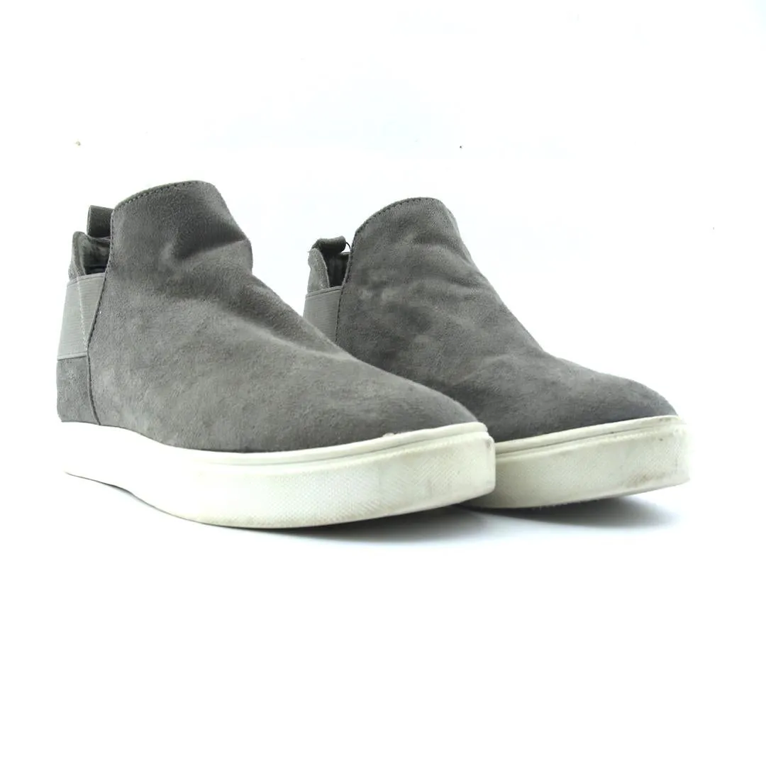 Mast And Harbour Casual Shoes SODA  .