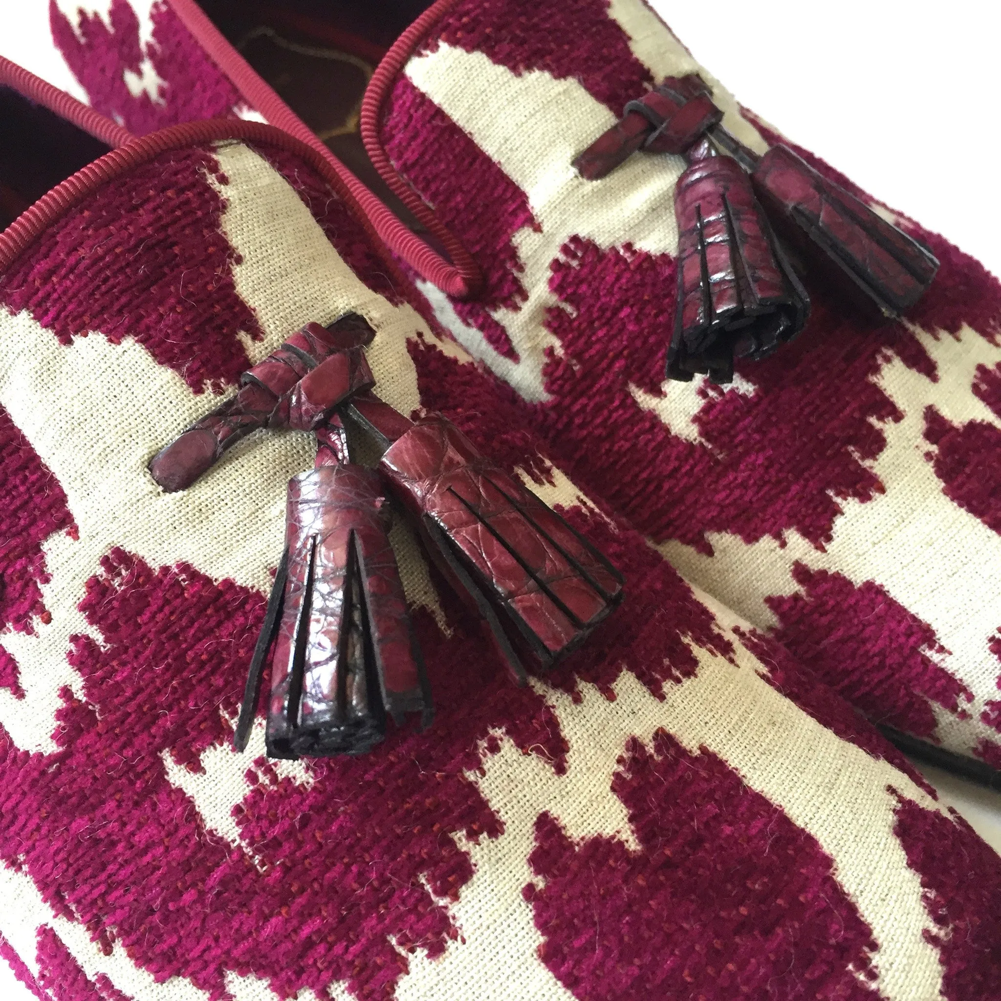 Closed Toe Slippers Tom Ford - Magenta Jacquard Croc Tassel Loafers