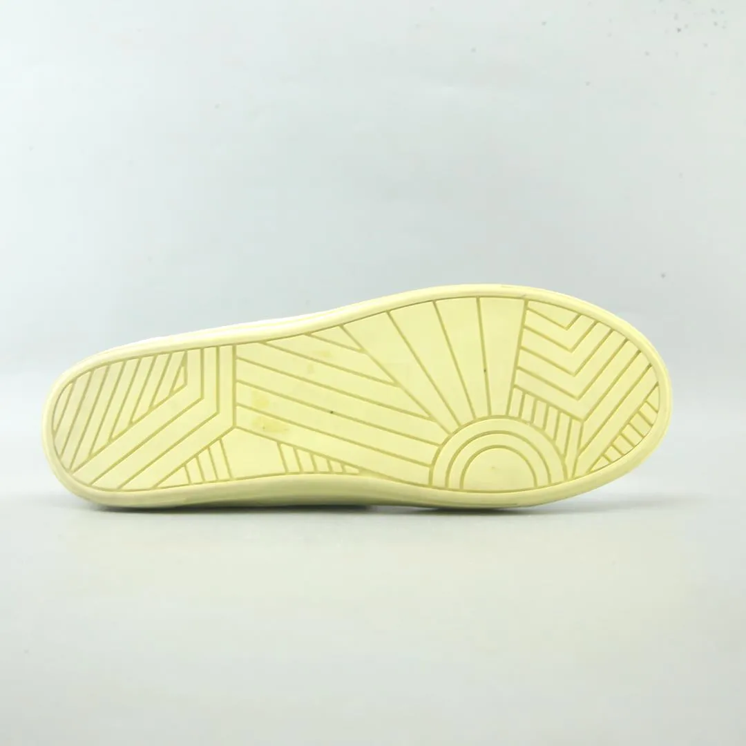 Wrangler Casual Shoes DOLCE VITA  .