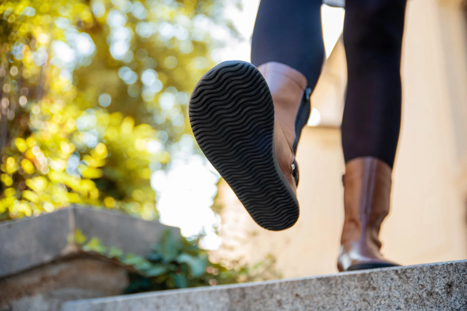 Lightweight Waterproof Hiking Shoe Womens barefoot brown mid-calf boots